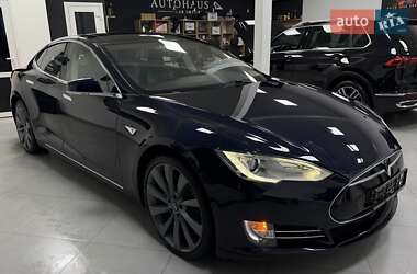 Лифтбек Tesla Model S 2015 в Дрогобыче