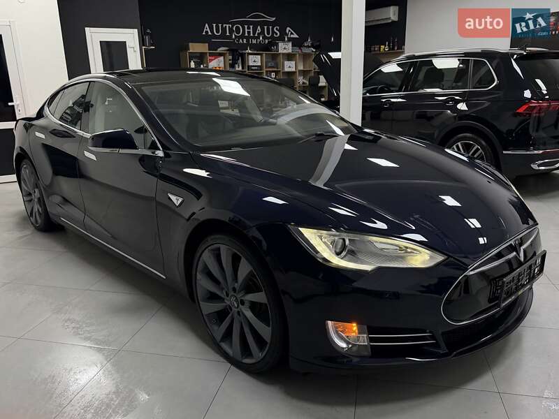 Лифтбек Tesla Model S 2015 в Дрогобыче