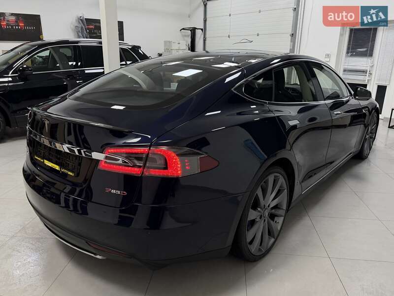 Лифтбек Tesla Model S 2015 в Дрогобыче