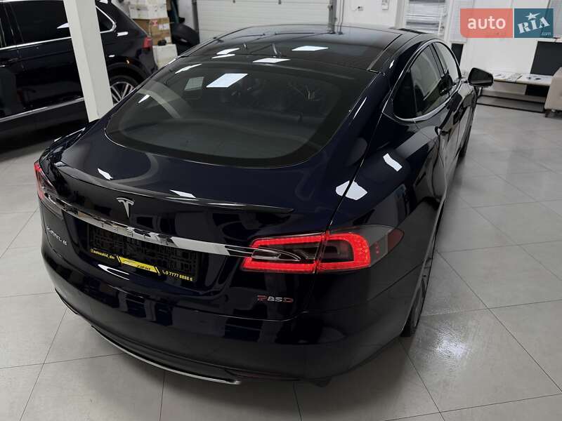 Лифтбек Tesla Model S 2015 в Дрогобыче