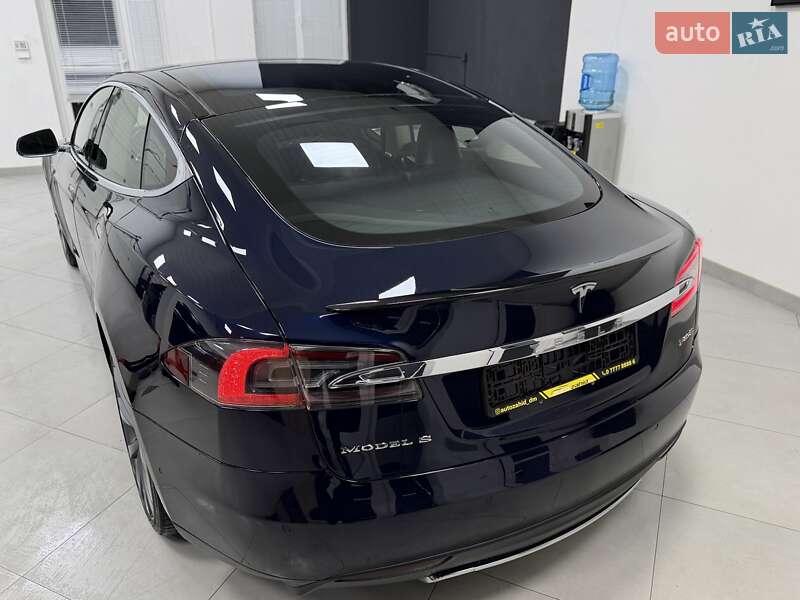 Лифтбек Tesla Model S 2015 в Дрогобыче