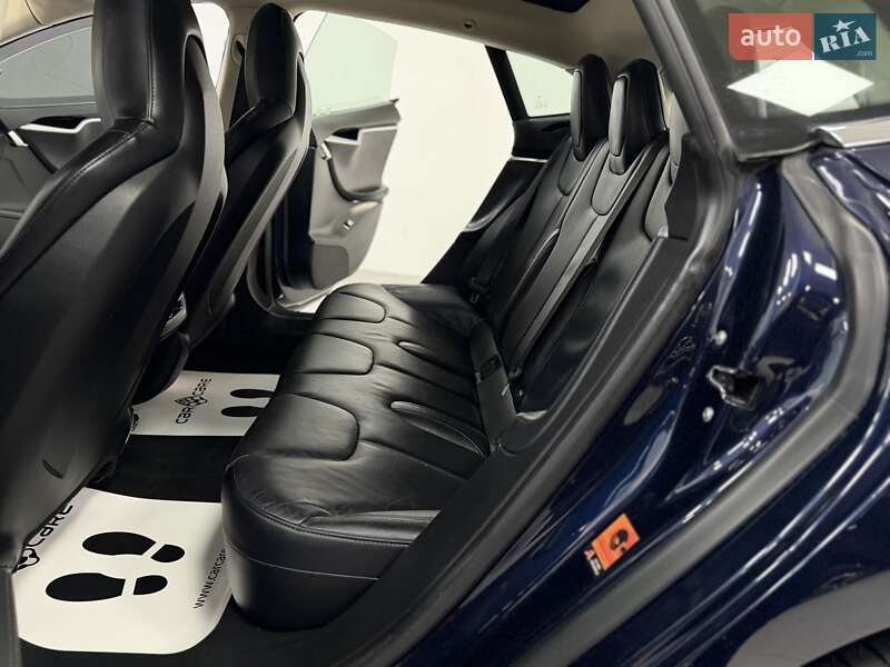 Лифтбек Tesla Model S 2015 в Дрогобыче