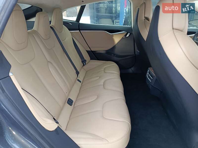 Лифтбек Tesla Model S 2017 в Подгайцах фото 15 Лифтбек Tesla Model S 2017 в Подгайцах