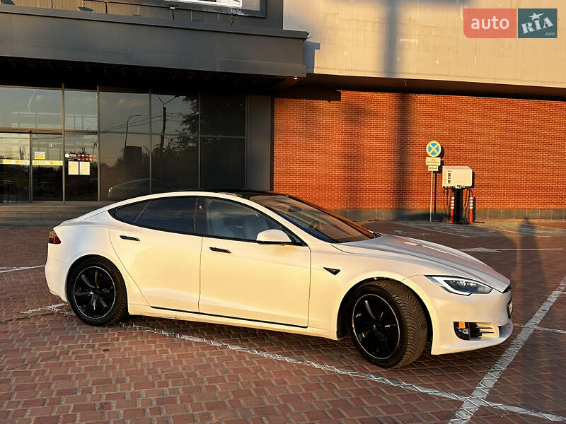 Ліфтбек Tesla Model S 2020 в Одесі