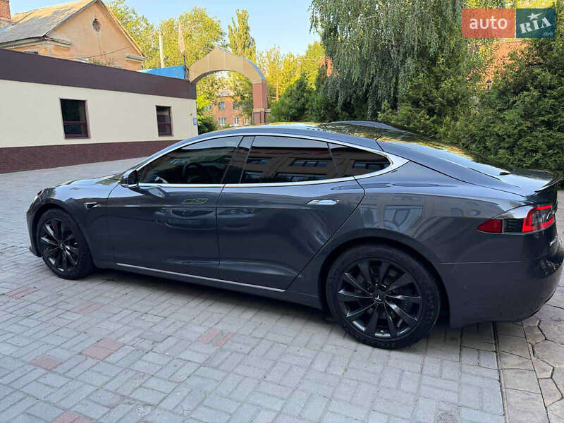 Ліфтбек Tesla Model S 2018 в Дніпрі фото 8 Ліфтбек Tesla Model S 2018 в Дніпрі