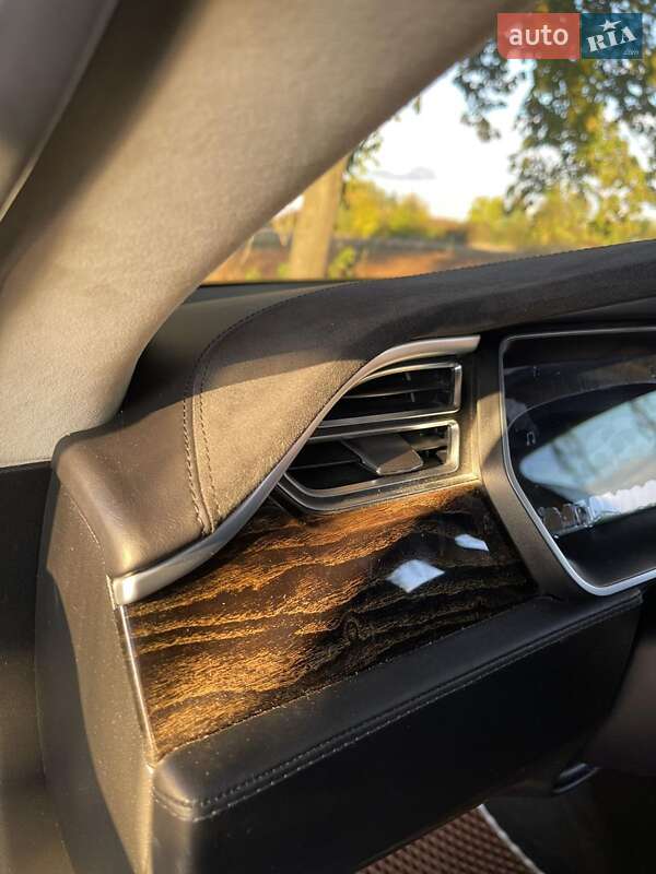 Лифтбек Tesla Model S 2016 в Луцке фото 6 Лифтбек Tesla Model S 2016 в Луцке