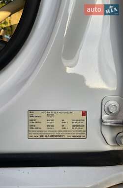 Лифтбек Tesla Model S 2016 в Луцке