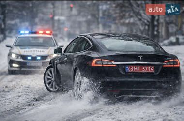 Лифтбек Tesla Model S 2015 в Луцке