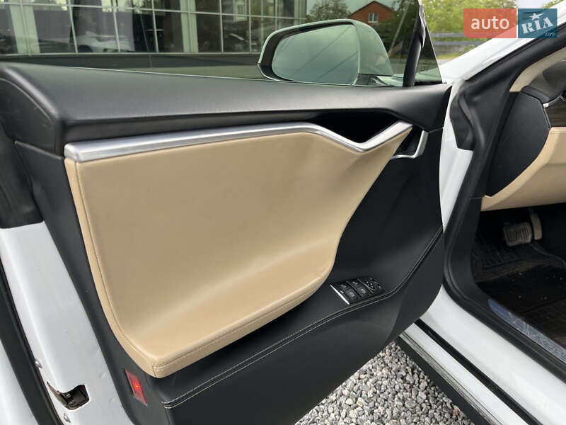 Лифтбек Tesla Model S 2015 в Днепре