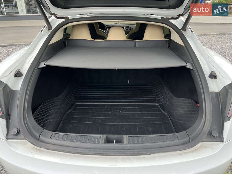 Лифтбек Tesla Model S 2015 в Днепре
