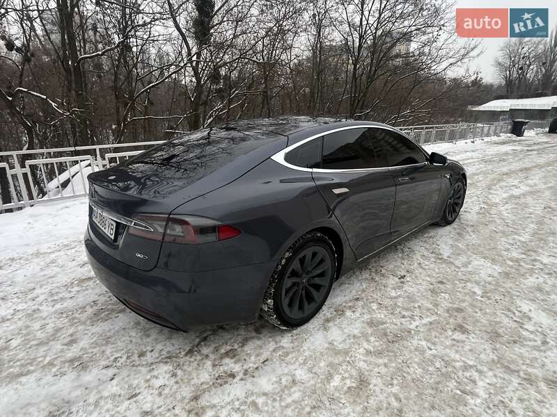 Лифтбек Tesla Model S 2016 в Киеве