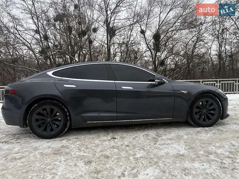 Лифтбек Tesla Model S 2016 в Киеве