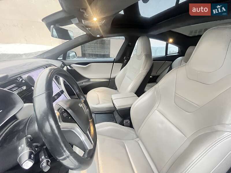 Лифтбек Tesla Model S 2016 в Киеве