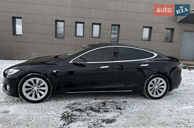 Лифтбек Tesla Model S 2017 в Кривом Роге