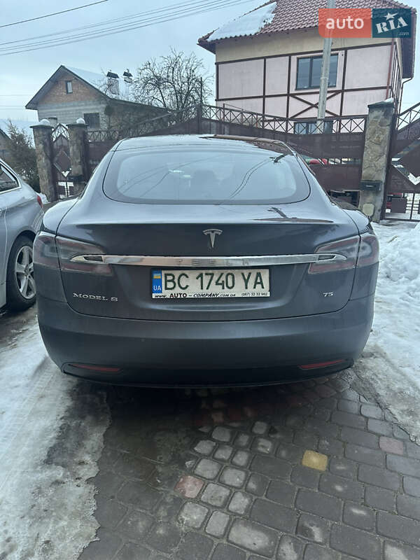 Лифтбек Tesla Model S 2017 в Львове