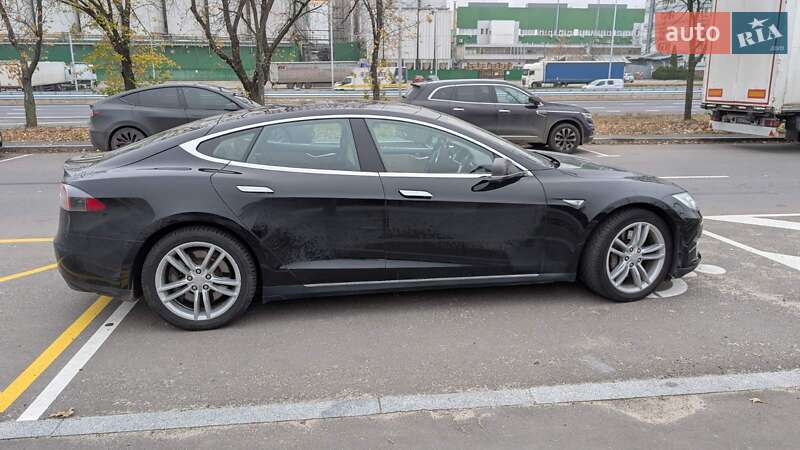 Ліфтбек Tesla Model S 2014 в Києві