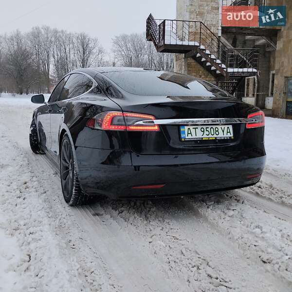 Ліфтбек Tesla Model S 2016 в Івано-Франківську