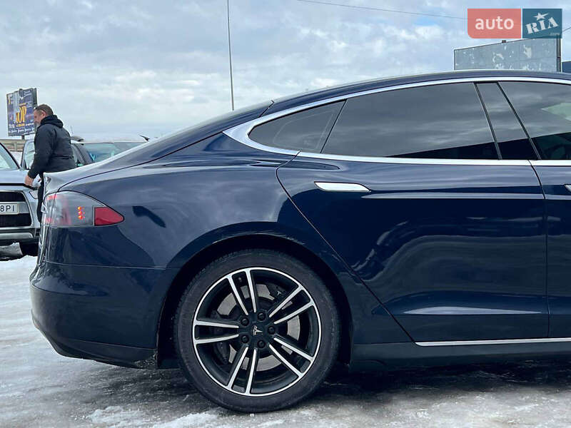 Ліфтбек Tesla Model S 2014 в Львові