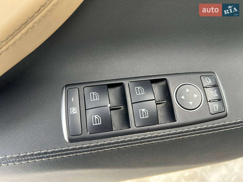 Ліфтбек Tesla Model S 2014 в Львові