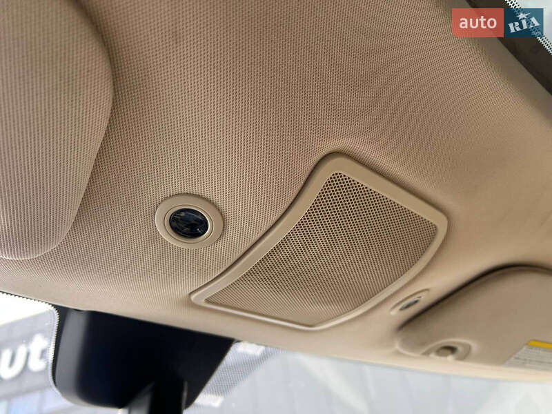 Ліфтбек Tesla Model S 2014 в Львові