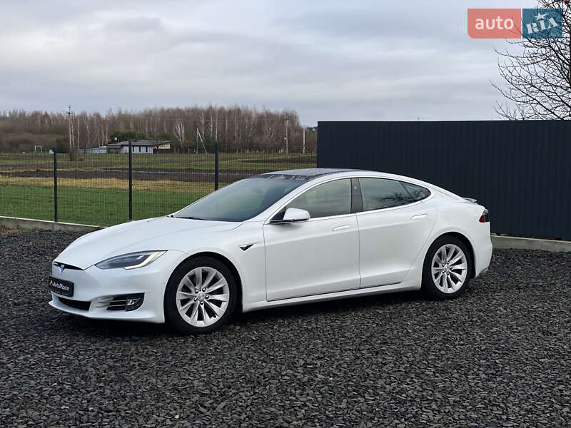 Ліфтбек Tesla Model S 2017 в Луцьку
