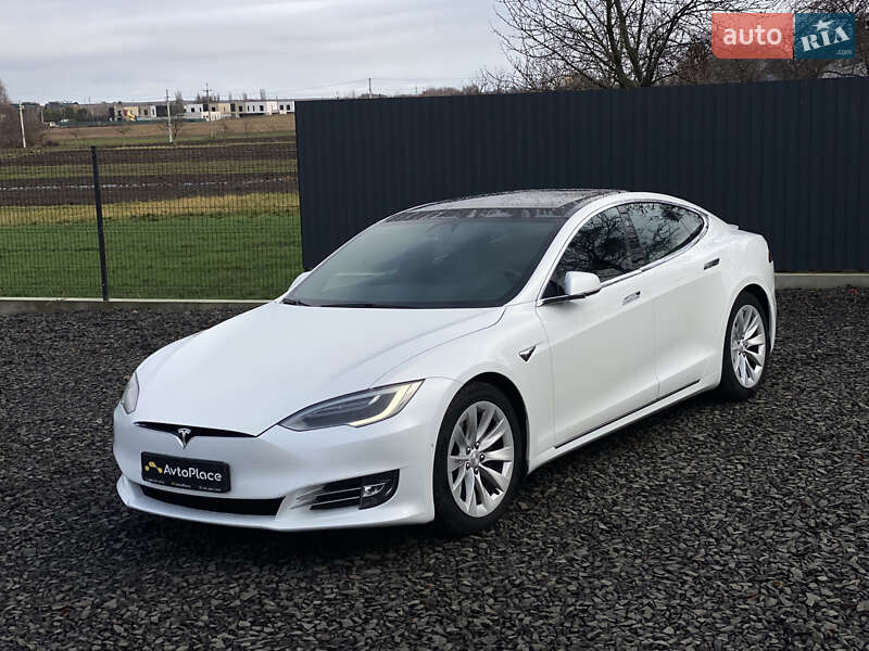 Ліфтбек Tesla Model S 2017 в Луцьку