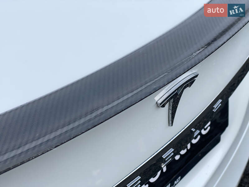 Ліфтбек Tesla Model S 2017 в Луцьку