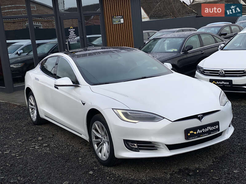 Ліфтбек Tesla Model S 2017 в Луцьку