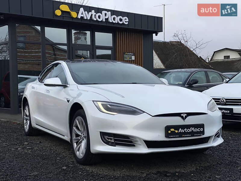 Ліфтбек Tesla Model S 2017 в Луцьку