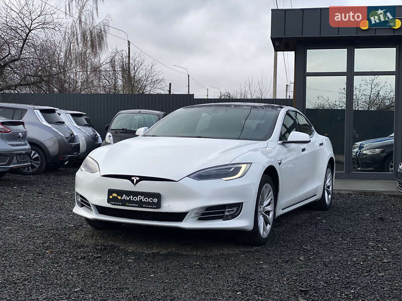 Ліфтбек Tesla Model S 2017 в Луцьку