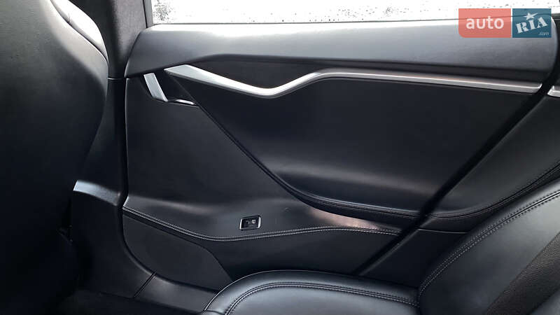 Ліфтбек Tesla Model S 2017 в Луцьку
