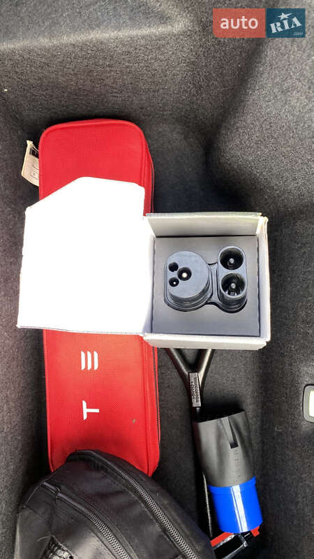 Ліфтбек Tesla Model S 2017 в Луцьку