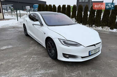 Ліфтбек Tesla Model S 2017 в Львові