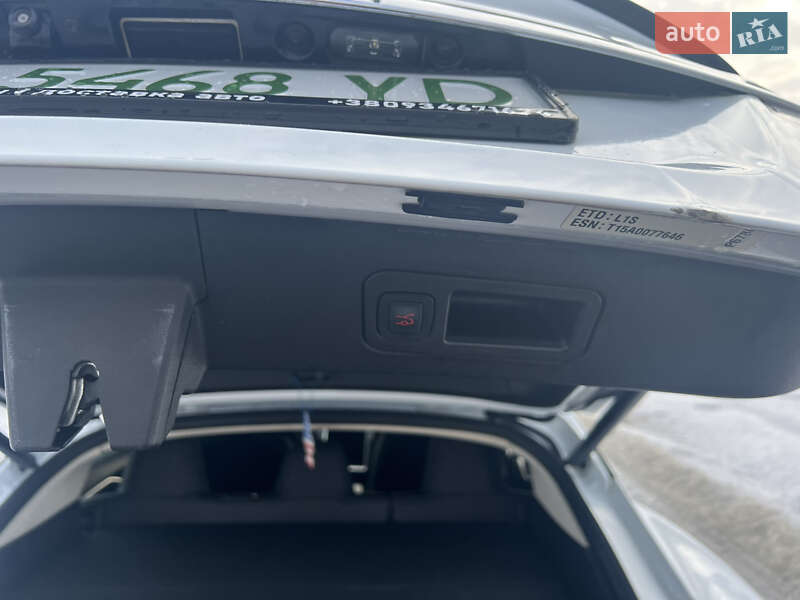 Ліфтбек Tesla Model S 2015 в Бродах