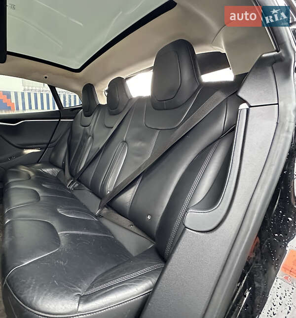 Ліфтбек Tesla Model S 2014 в Черкасах
