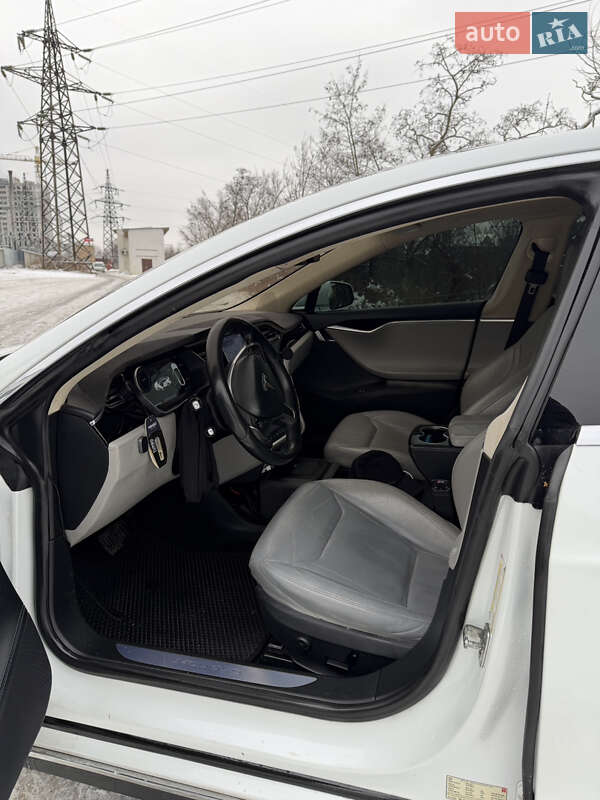 Лифтбек Tesla Model S 2015 в Киеве