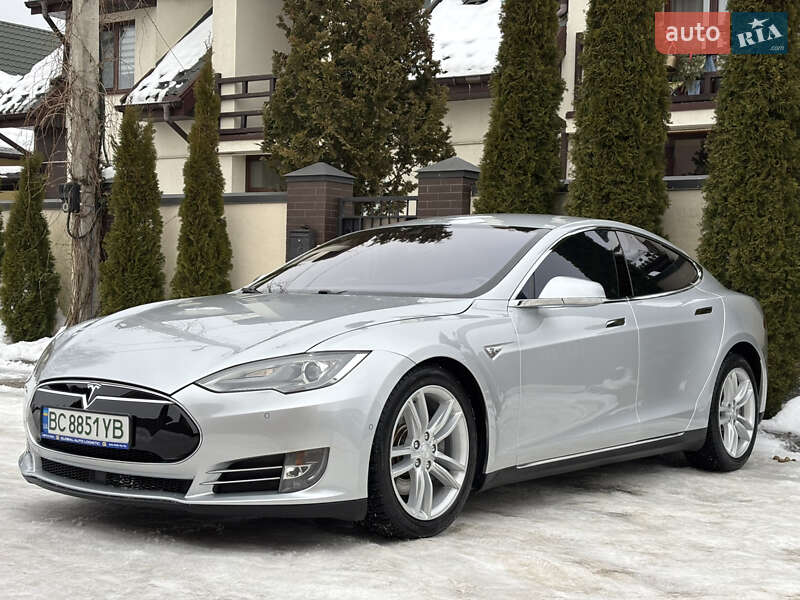 Лифтбек Tesla Model S 2015 в Львове фото Лифтбек Tesla Model S 2015 в Львове