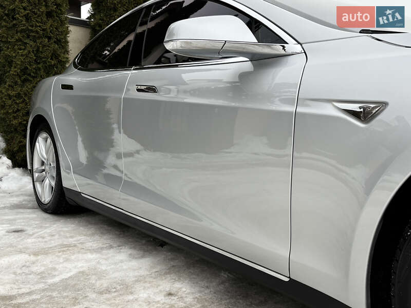 Лифтбек Tesla Model S 2015 в Львове фото 9 Лифтбек Tesla Model S 2015 в Львове