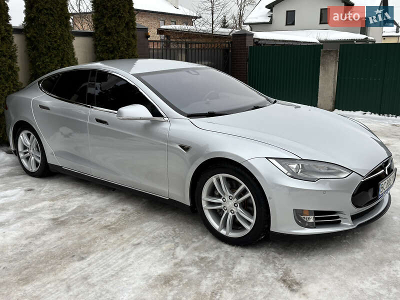Лифтбек Tesla Model S 2015 в Львове фото 10 Лифтбек Tesla Model S 2015 в Львове