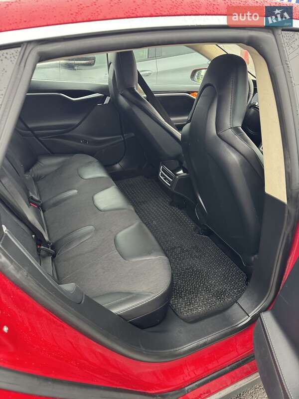 Ліфтбек Tesla Model S 2015 в Луцьку