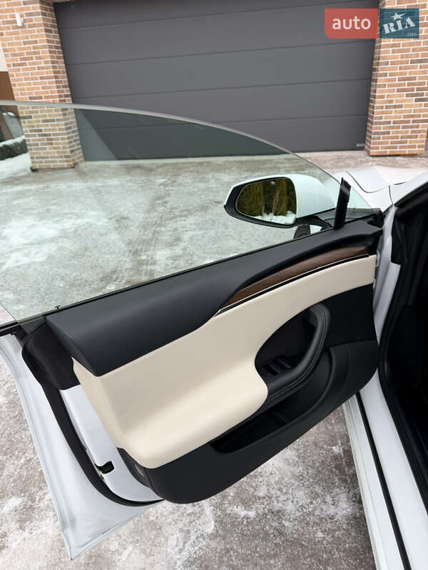 Ліфтбек Tesla Model S 2022 в Києві