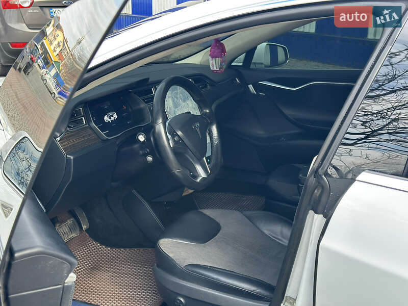 Лифтбек Tesla Model S 2016 в Ужгороде