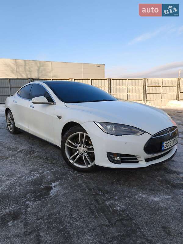 Ліфтбек Tesla Model S 2014 в Львові