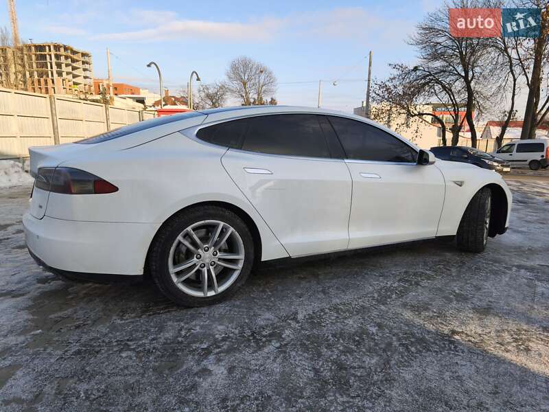 Ліфтбек Tesla Model S 2014 в Львові