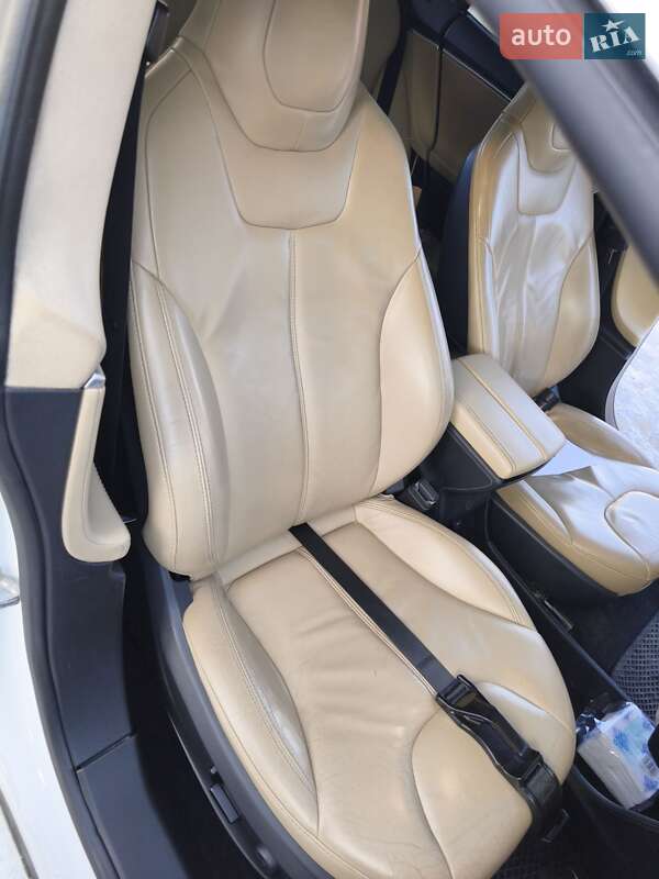 Ліфтбек Tesla Model S 2014 в Львові