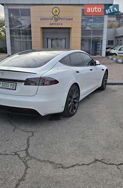 Лифтбек Tesla Model S 2021 в Запорожье