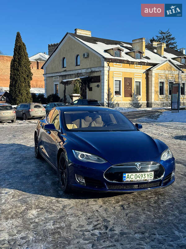 Tesla Model S 2015