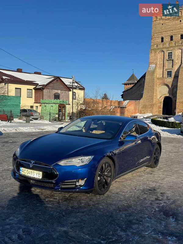 Ліфтбек Tesla Model S 2015 в Луцьку фото 10 Ліфтбек Tesla Model S 2015 в Луцьку