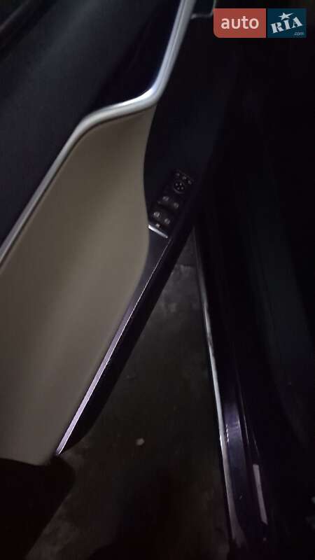 Ліфтбек Tesla Model S 2013 в Києві