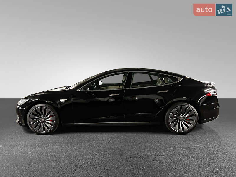 Лифтбек Tesla Model S 2015 в Луцке